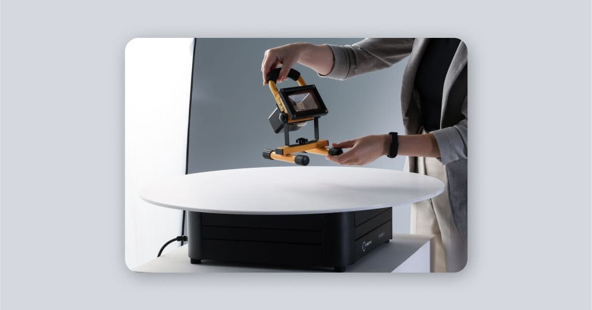 Perfekcyjna fotografia produktowa 360° z Orbitvu Turntable G2