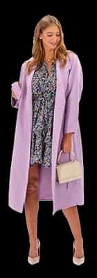 Modelka w lawendowym płaszczu