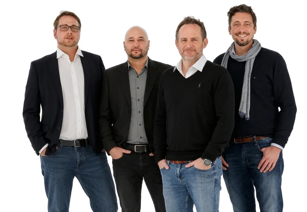 Grupowy portret sześciorga profesjonalistów biznesowych w stroju smart casual