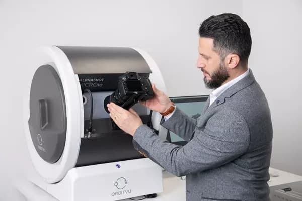 Mocowanie aparatu DSLR do urządzenia do fotografii produktowej
