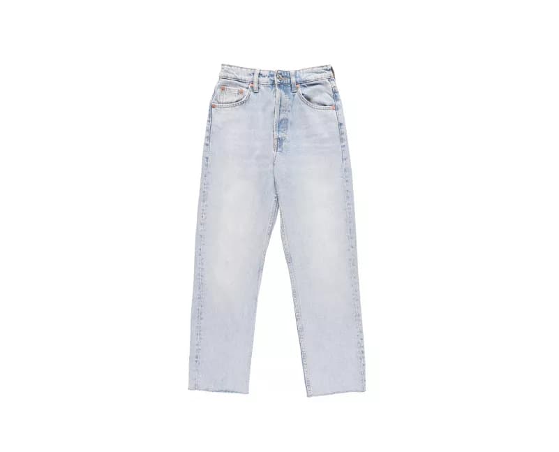 Packshot flat lay jeansów
