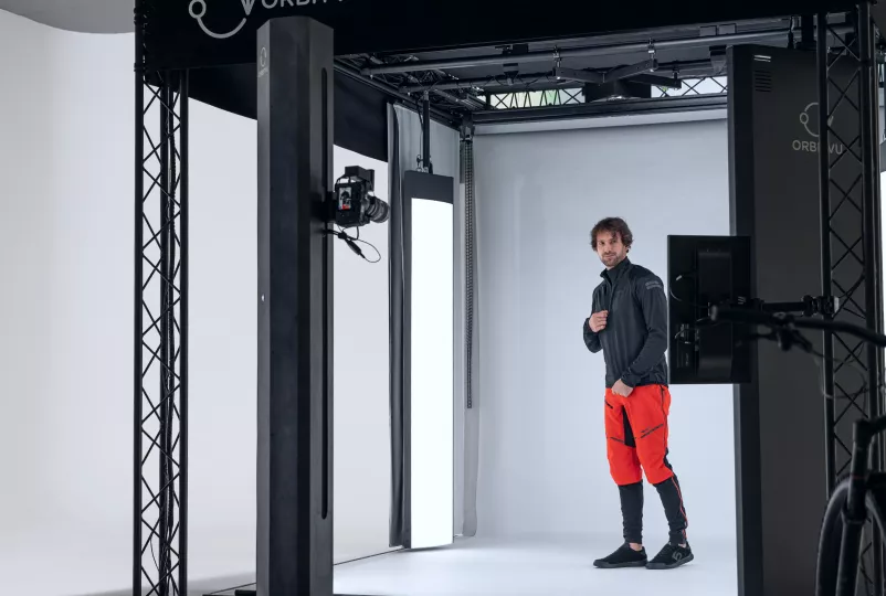 Zmotoryzowany statyw Orbitvu w Bike Studio