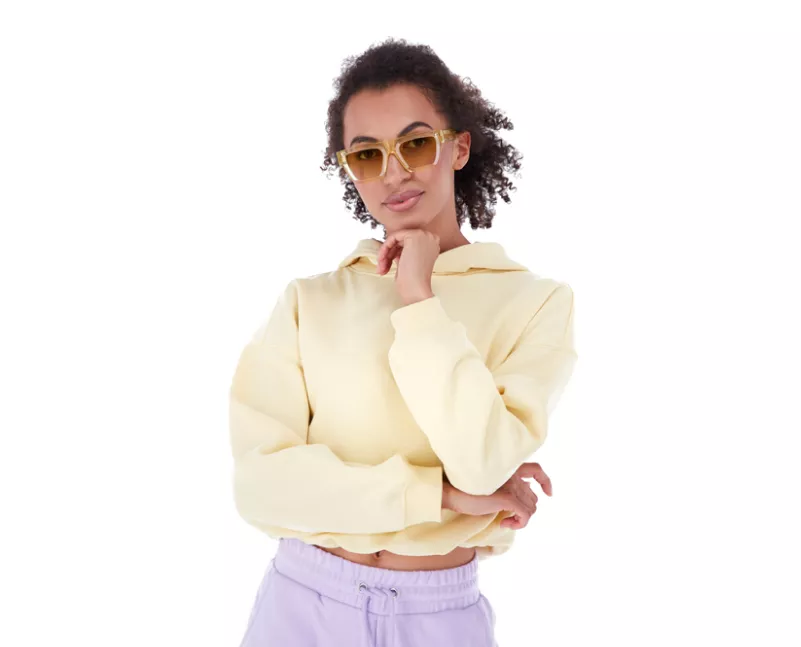 Modelka fashion w stroju sportowym