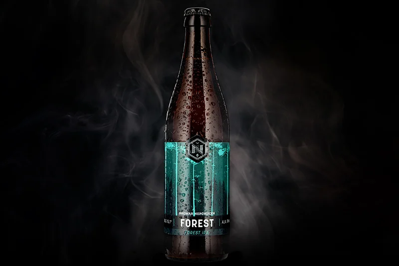 Beer bottle with water and glycerine drops