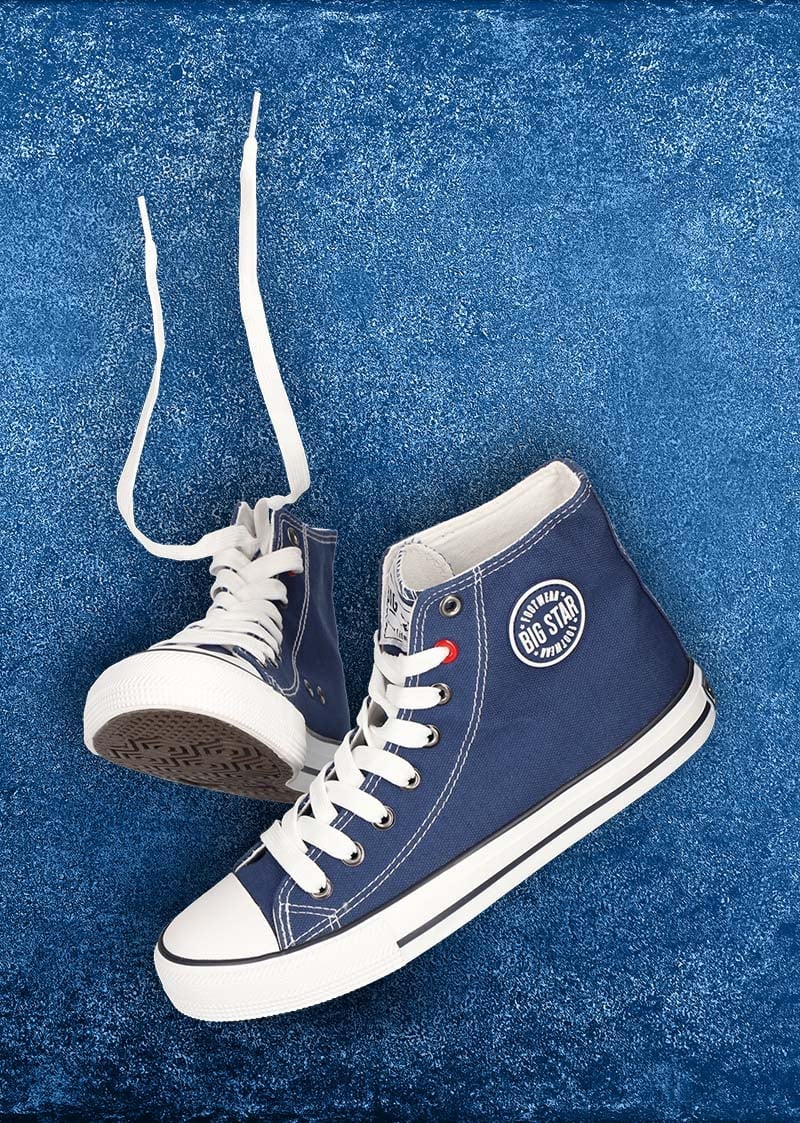 Niebieskie buty - fotografia martwej natury