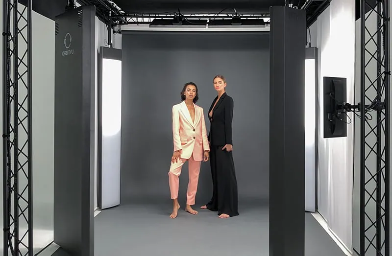 Livestream shopping w studiu modowym